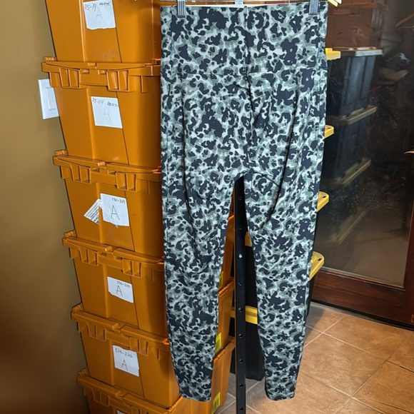 Miraclesuit Tortoise Shell Athleisure Leggings Size Large - Picture 7 of 8